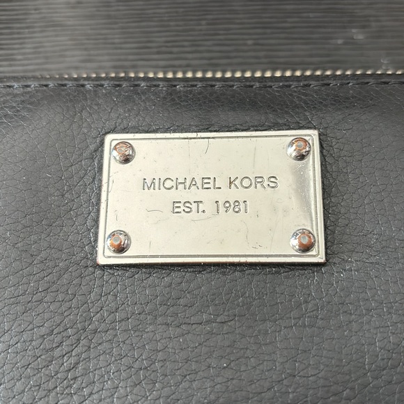 Michael Kors Long Wallet - Picture 2 of 4